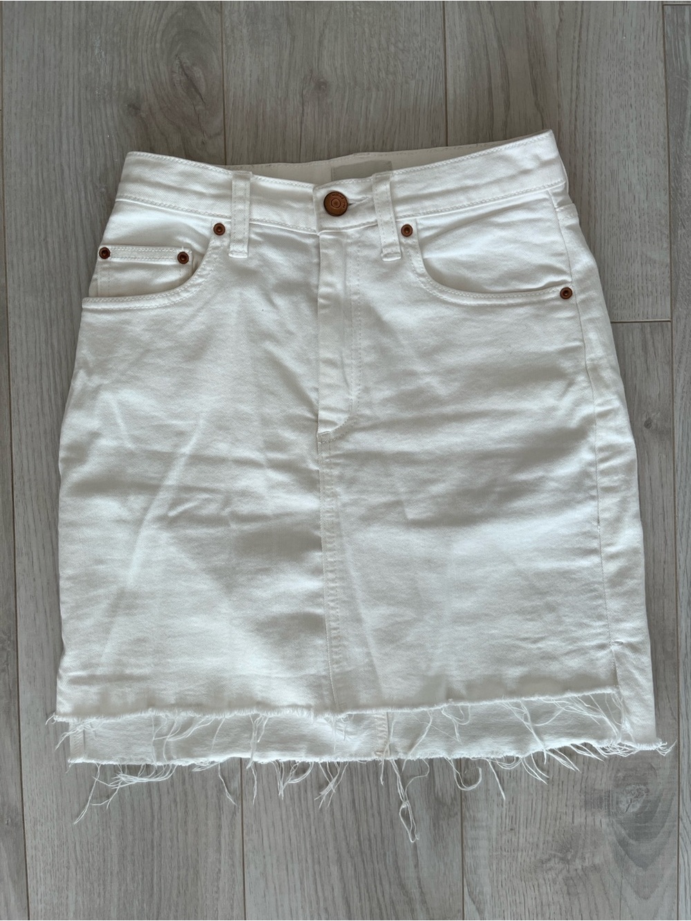Wilfred White Denim Mini Skirt with Frayed Hem